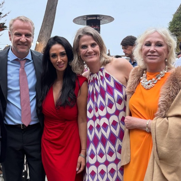 pamela díaz posando con la mamá de felipe kast