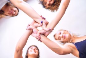 Cuando cuidarse queda al final: El costo invisible de la maternidad y la vida multitarea