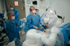 Especialistas alertan por aumento de obesidad y destacan acceso a cirugía bariátrica robótica